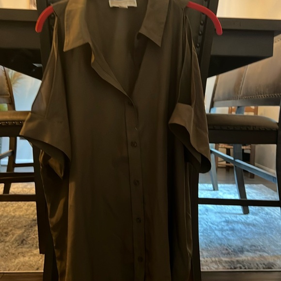 Woman’s Michael Kors Open Shoulder Button Up Blouse Size XL - Picture 1 of 3